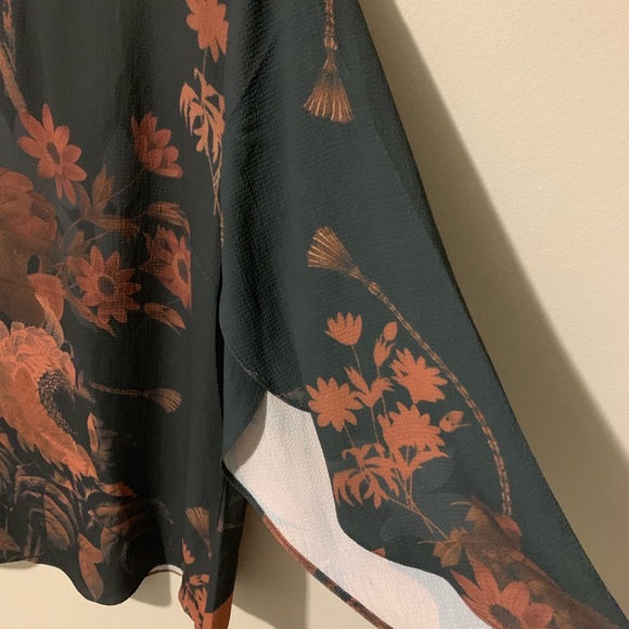 Cleo black and brown flutter sleeves blouse Medium - Picture 4 of 6